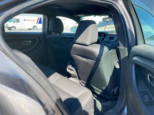 2015 Ford Taurus - Photo 19