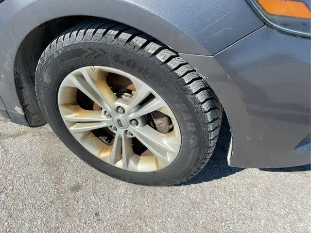 2015 Ford Taurus - Photo 21