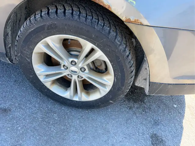 2015 Ford Taurus - Photo 23