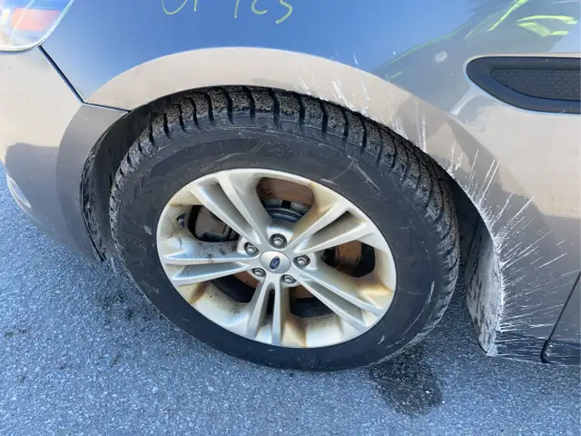 2015 Ford Taurus - Photo 24