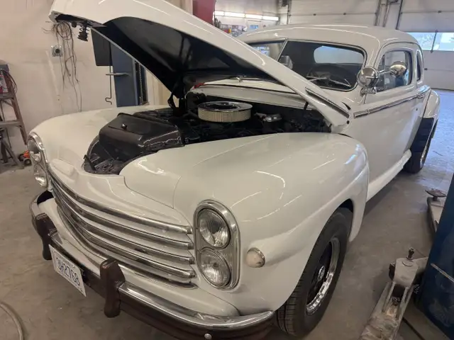 1948 Ford Coupe Hot Rod