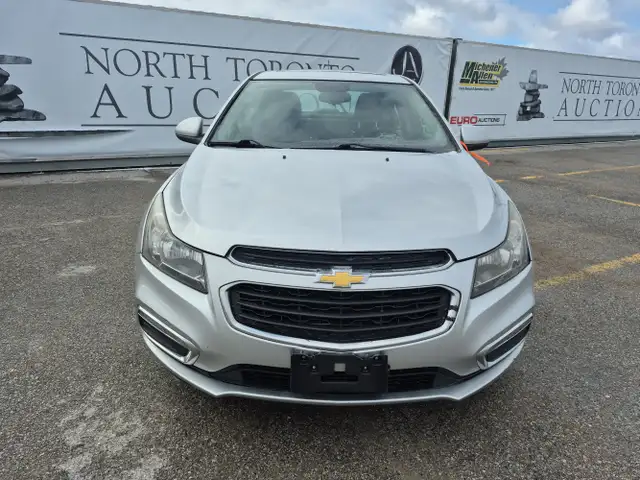 2016 Chevrolet Cruze Limited - Photo 2