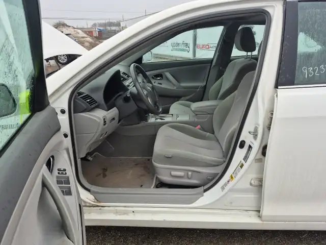 2010 Toyota Camry Hybrid - Photo 10