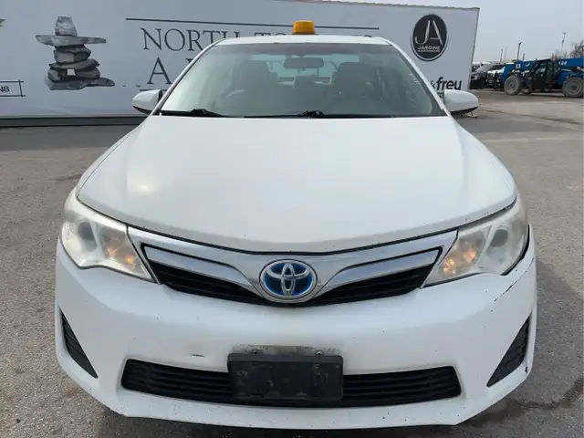 2012 Toyota Camry Hybrid - Photo 2