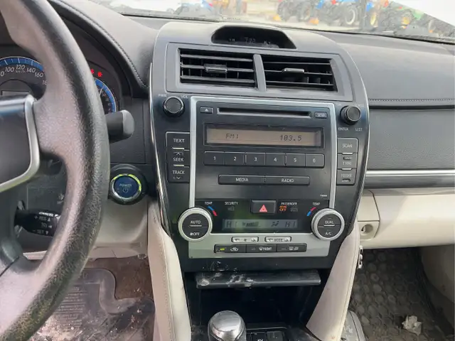 2012 Toyota Camry Hybrid - Photo 12