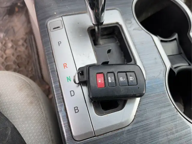 2012 Toyota Camry Hybrid - Photo 13