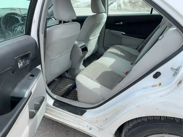 2012 Toyota Camry Hybrid - Photo 14