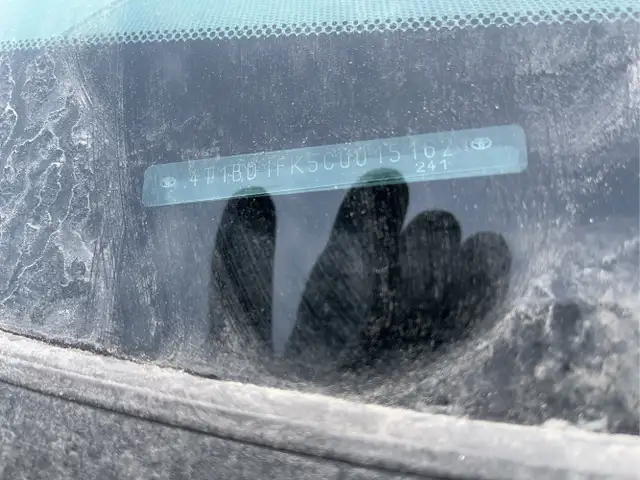 2012 Toyota Camry Hybrid - Photo 15