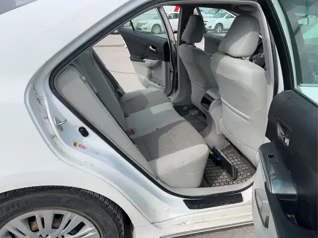 2012 Toyota Camry Hybrid - Photo 19