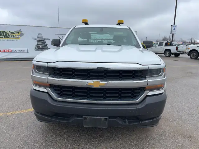 2018 Chevrolet Silverado 1500 - Photo 2