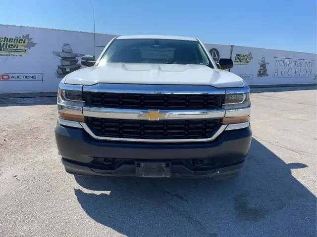 2017 Chevrolet Silverado 1500 - Photo 2