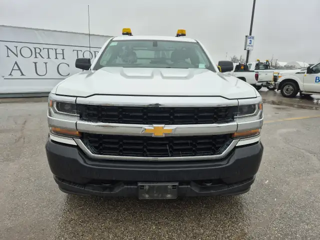 2018 Chevrolet Silverado 1500 - Photo 2