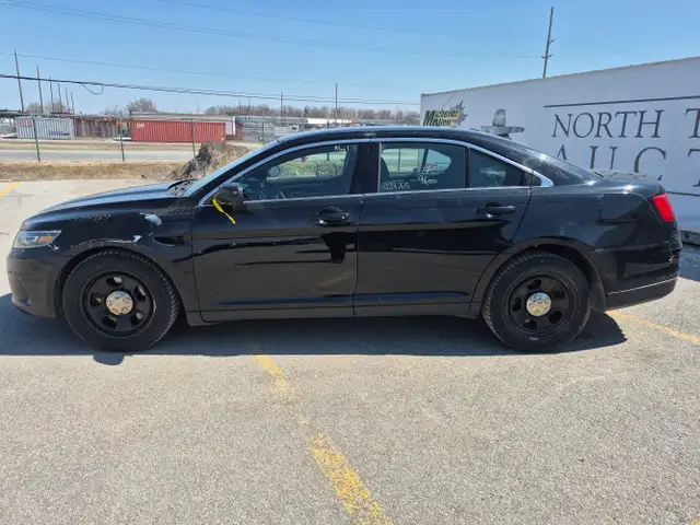 2017 Ford Taurus - Photo 8