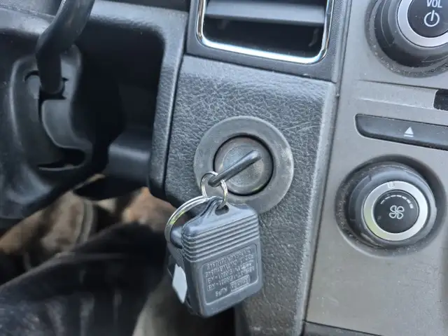 2017 Ford Taurus - Photo 13