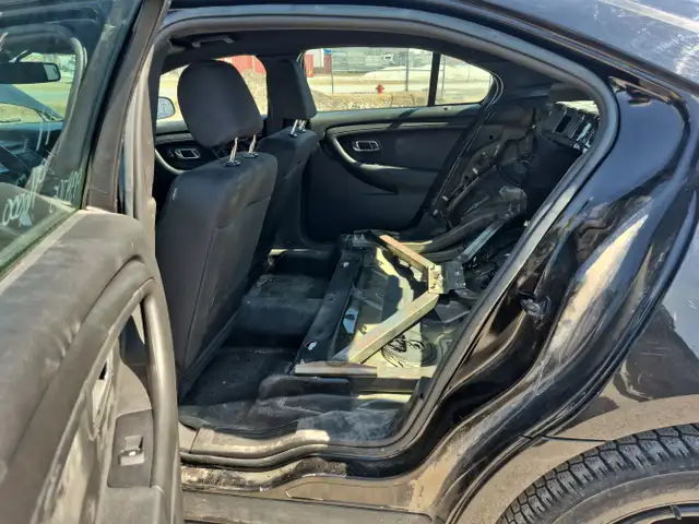 2017 Ford Taurus - Photo 14