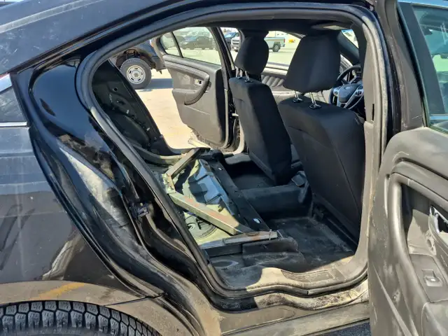 2017 Ford Taurus - Photo 26