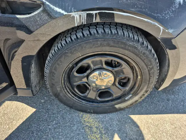 2017 Ford Taurus - Photo 28