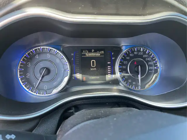 2015 Chrysler 200 - Photo 11