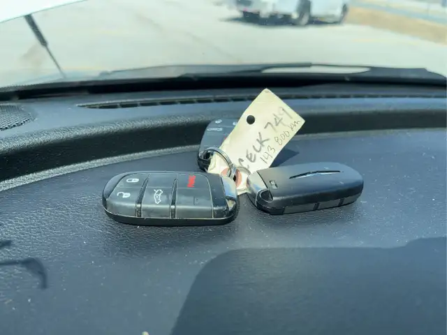 2015 Chrysler 200 - Photo 13