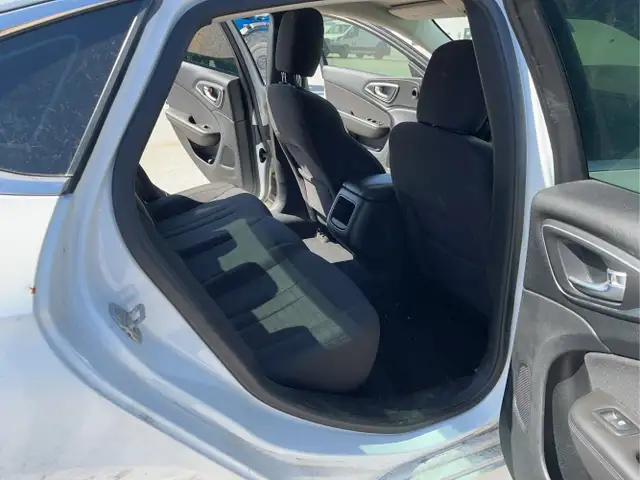 2015 Chrysler 200 - Photo 19