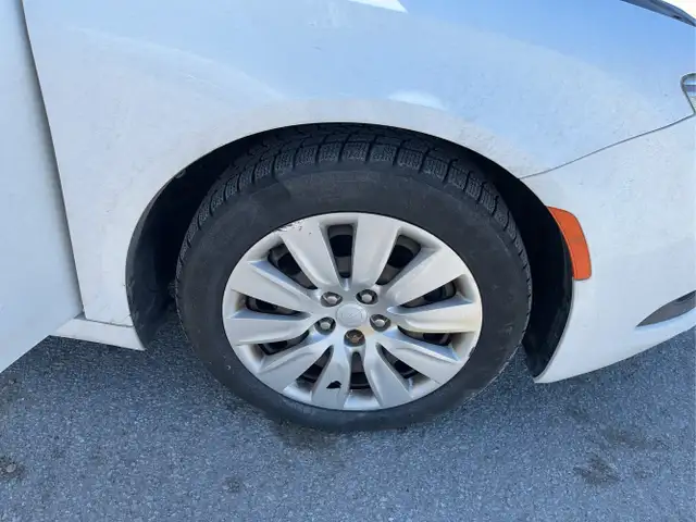 2015 Chrysler 200 - Photo 21