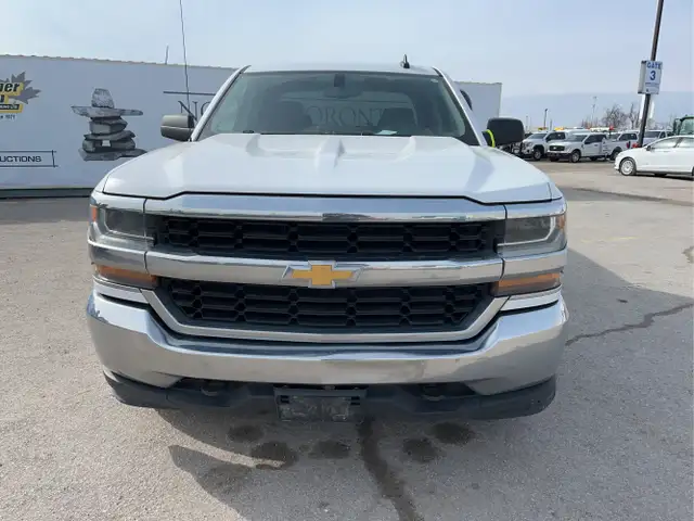 2017 Chevrolet Silverado 1500 - Photo 2