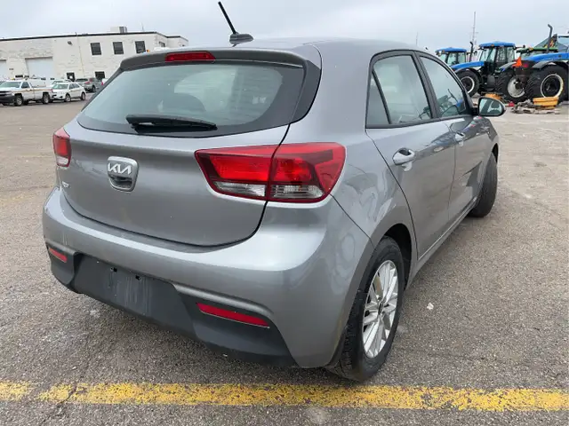 2023 Kia Rio 5-Door LX  4dr Wagon CVT - Photo 4