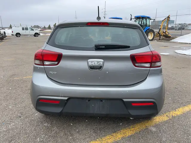 2023 Kia Rio 5-Door LX  4dr Wagon CVT - Photo 5
