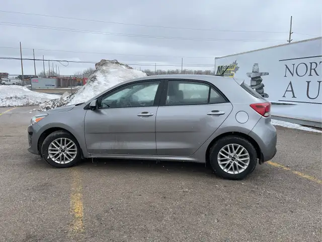 2023 Kia Rio 5-Door LX  4dr Wagon CVT - Photo 7