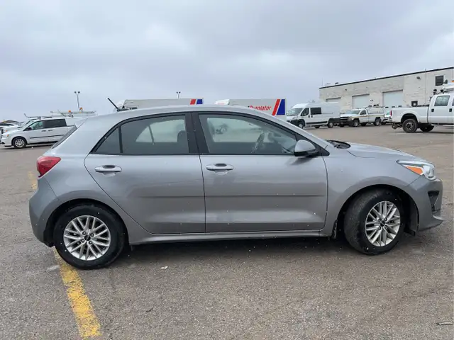 2023 Kia Rio 5-Door LX  4dr Wagon CVT - Photo 8