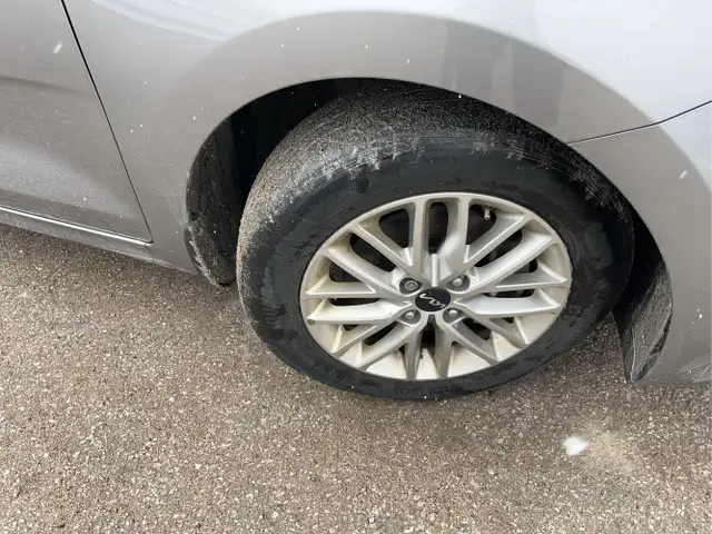 2023 Kia Rio 5-Door LX  4dr Wagon CVT - Photo 10