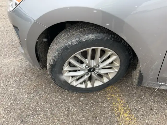 2023 Kia Rio 5-Door LX  4dr Wagon CVT - Photo 11