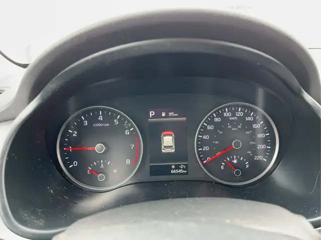 2023 Kia Rio 5-Door LX  4dr Wagon CVT - Photo 18