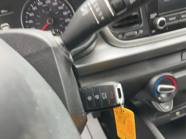 2023 Kia Rio 5-Door LX  4dr Wagon CVT - Photo 19