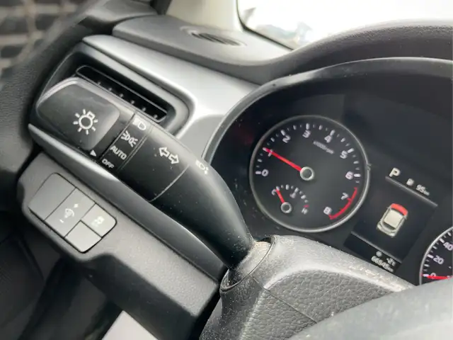 2023 Kia Rio 5-Door LX  4dr Wagon CVT - Photo 21