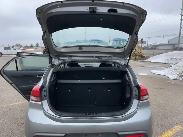2023 Kia Rio 5-Door LX  4dr Wagon CVT - Photo 27