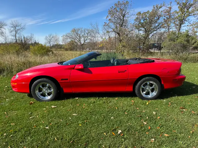 2002 Chevrolet Camaro - Photo 2