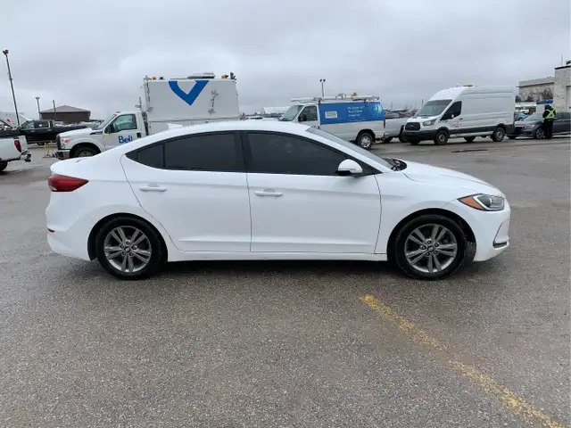 2017 Hyundai ELANTRA - Photo 4