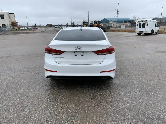 2017 Hyundai ELANTRA - Photo 6