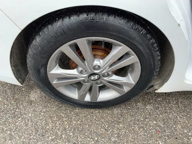2017 Hyundai ELANTRA - Photo 18