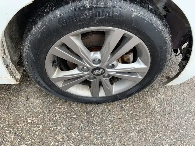 2017 Hyundai ELANTRA - Photo 19