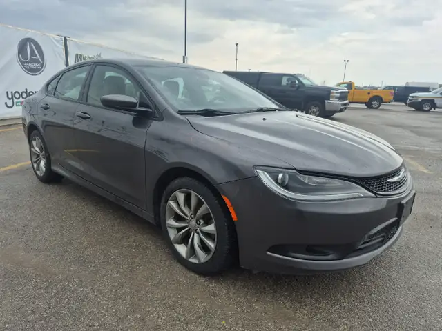 2017 Chrysler 200 - Photo 3