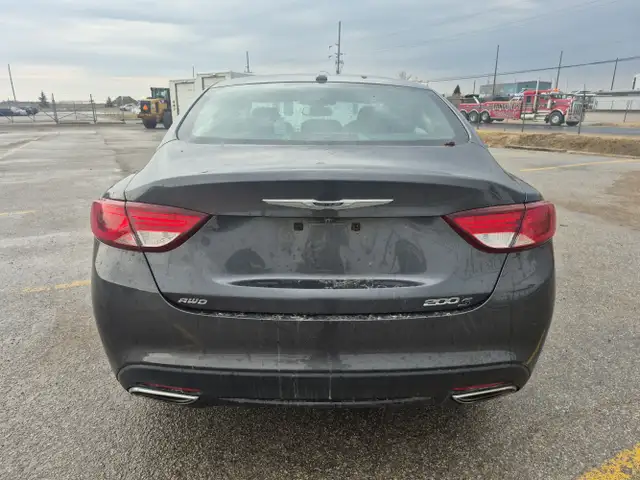2017 Chrysler 200 - Photo 6