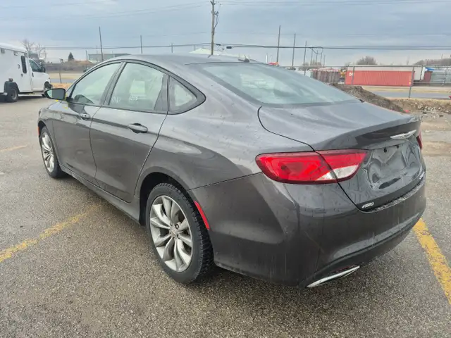 2017 Chrysler 200 - Photo 7