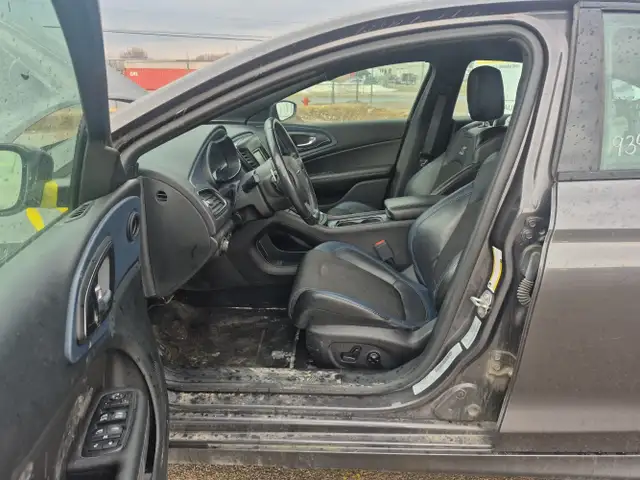 2017 Chrysler 200 - Photo 10
