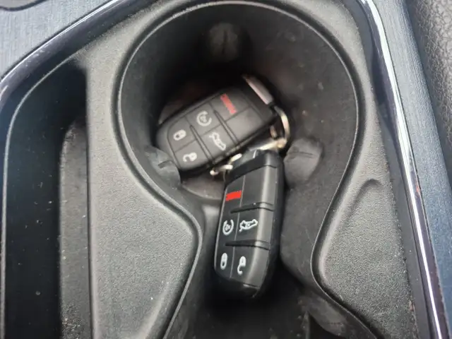 2017 Chrysler 200 - Photo 13