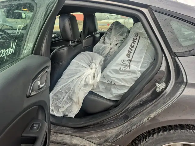 2017 Chrysler 200 - Photo 14