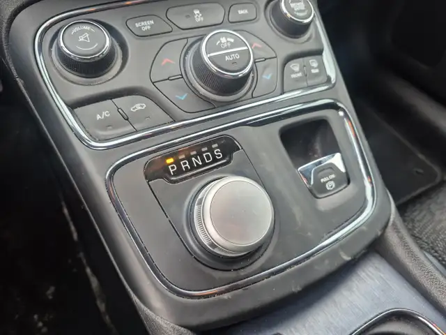 2017 Chrysler 200 - Photo 18