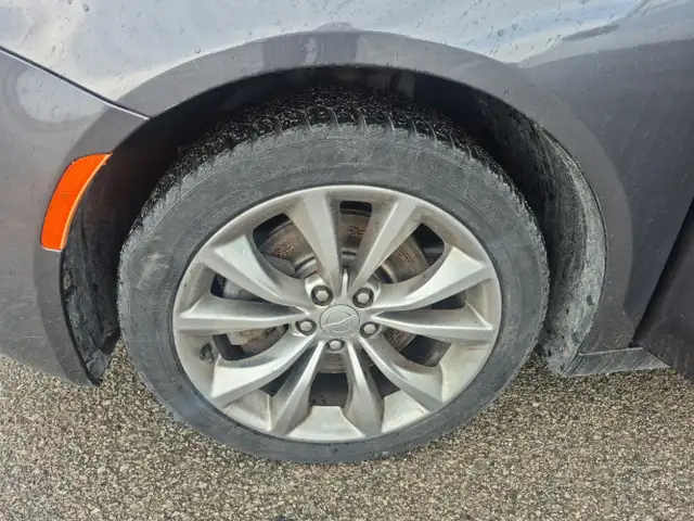 2017 Chrysler 200 - Photo 20