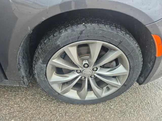2017 Chrysler 200 - Photo 28